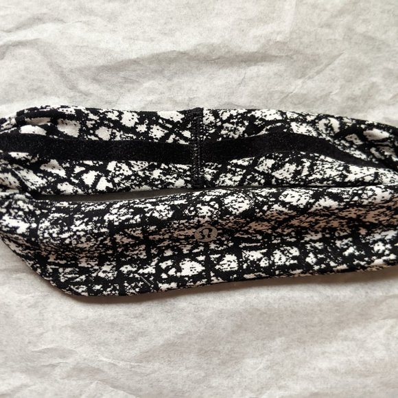 Lululemon Fly Away Tamer Headband - Picture 6 of 7